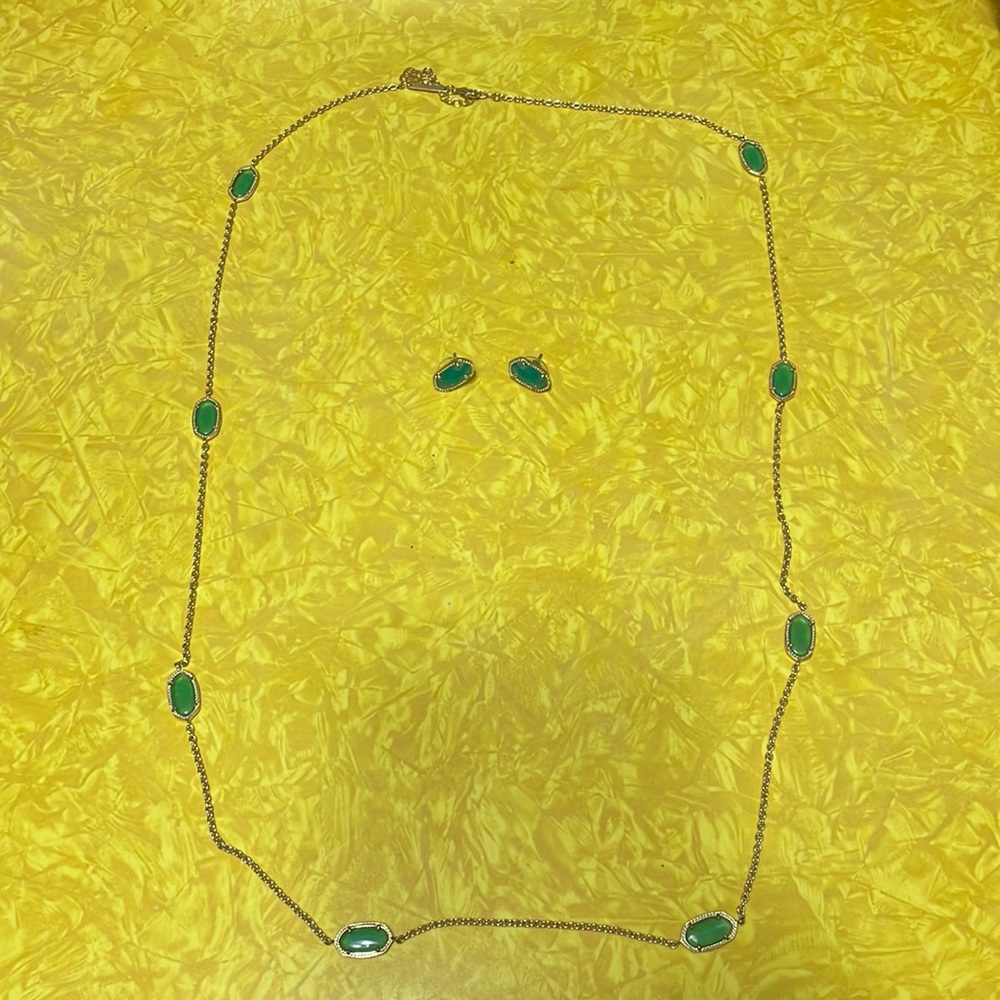 Kendra Scott earrings and necklace matching set